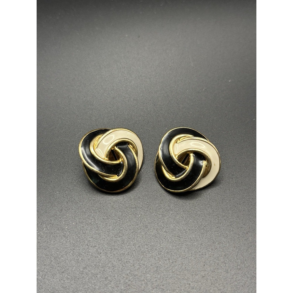1980s DONALD STANNARD BLACK & WHITE ENAMELโ GOLD TONE CLIP ON EARRINGS SIGNED
